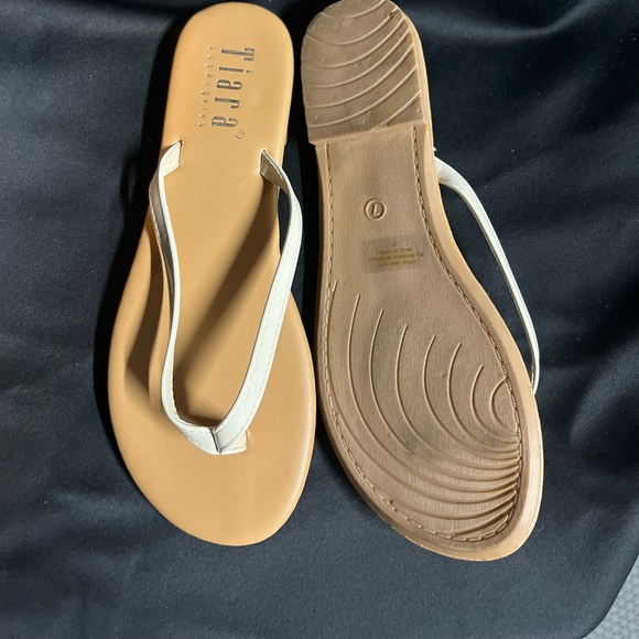 Basic flip flops - Picture 2 of 2